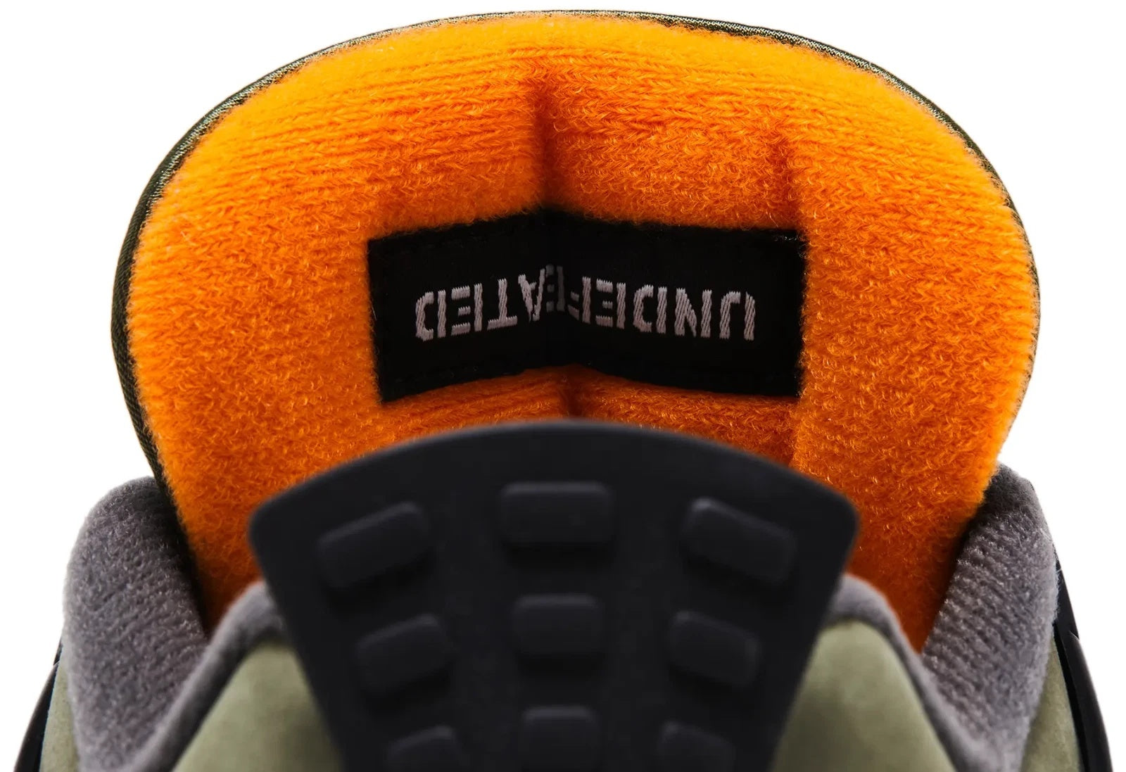 Air Jordan Retro 4 x Undefeated IB1519-200